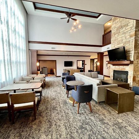 Staybridge Suites Milwaukee West-Oconomowoc By Ihg Exteriör bild
