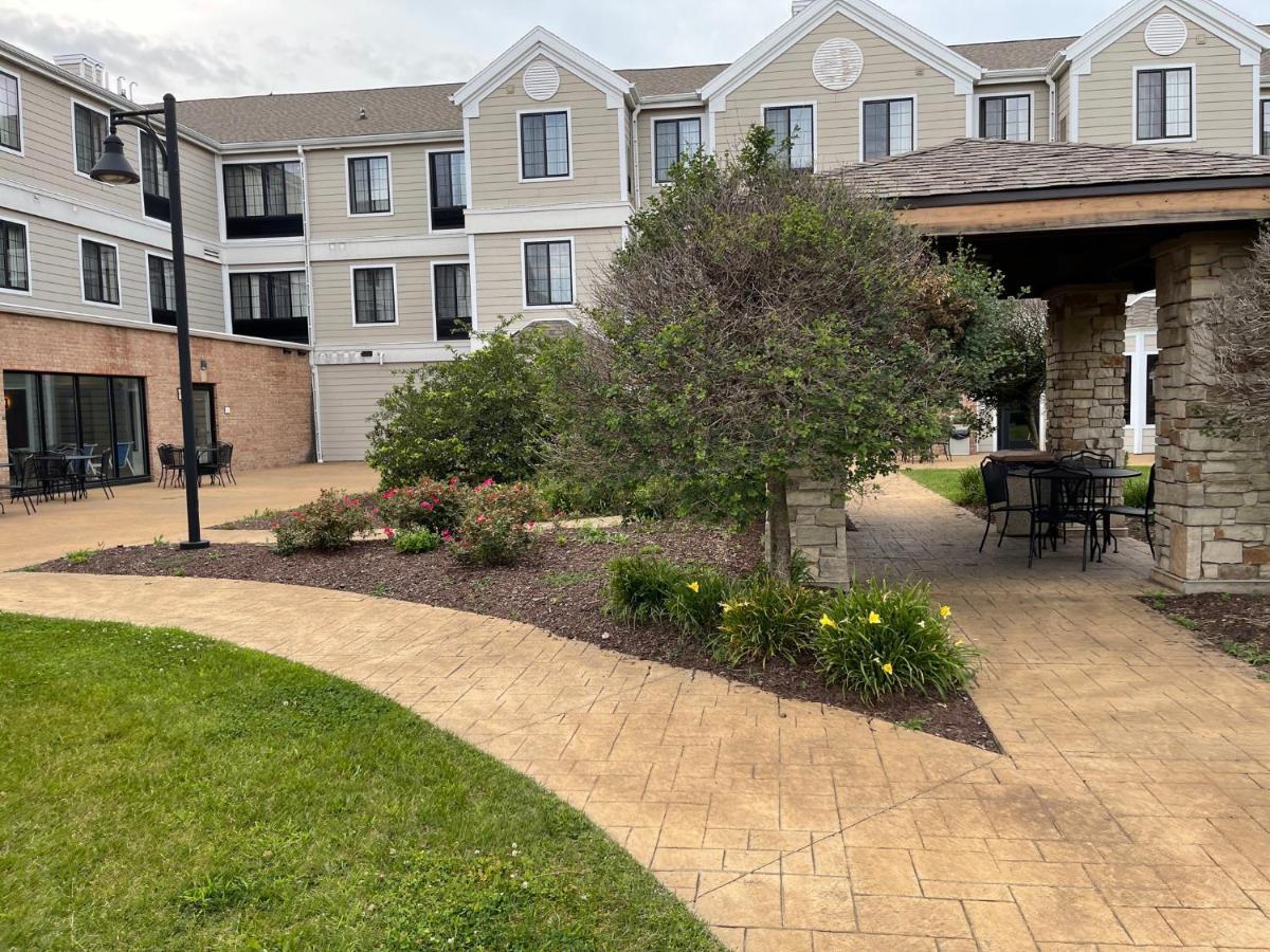 Staybridge Suites Milwaukee West-Oconomowoc By Ihg Exteriör bild