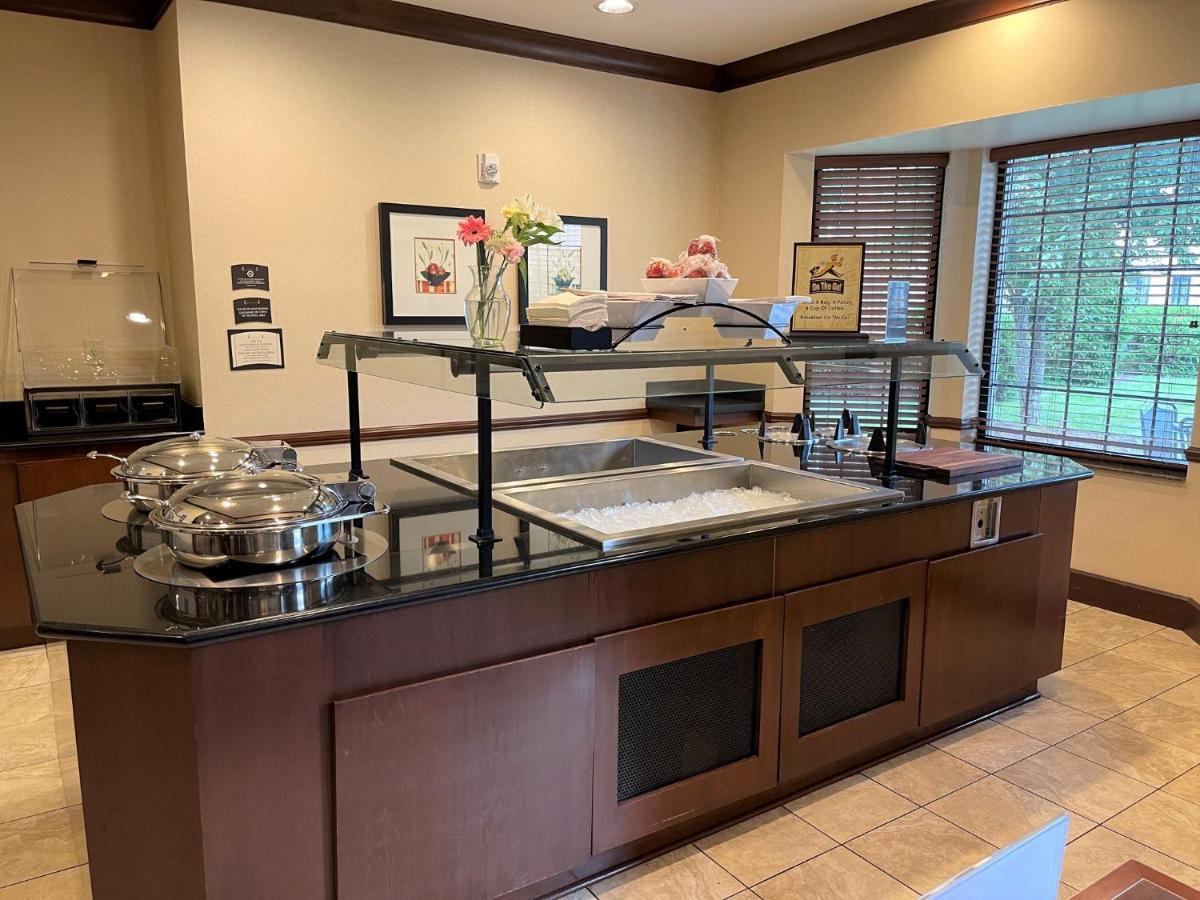 Staybridge Suites Milwaukee West-Oconomowoc By Ihg Exteriör bild