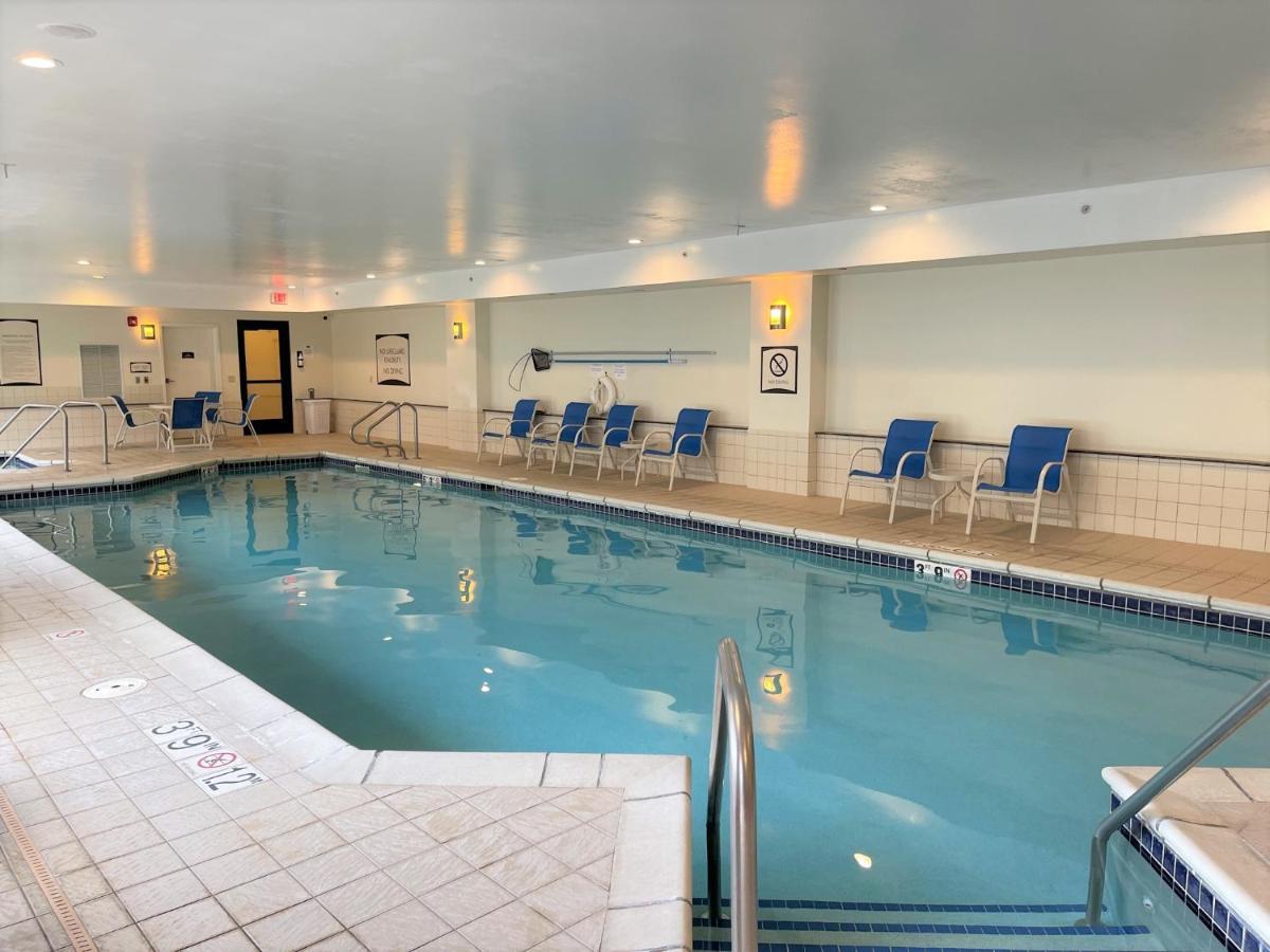 Staybridge Suites Milwaukee West-Oconomowoc By Ihg Exteriör bild