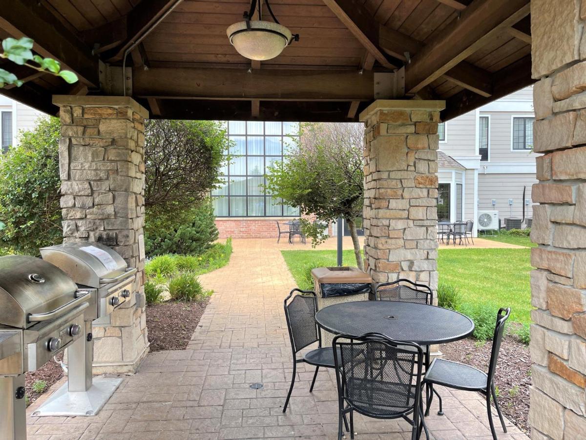 Staybridge Suites Milwaukee West-Oconomowoc By Ihg Exteriör bild