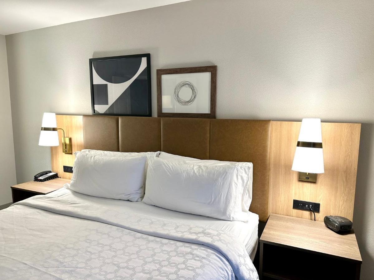 Staybridge Suites Milwaukee West-Oconomowoc By Ihg Exteriör bild