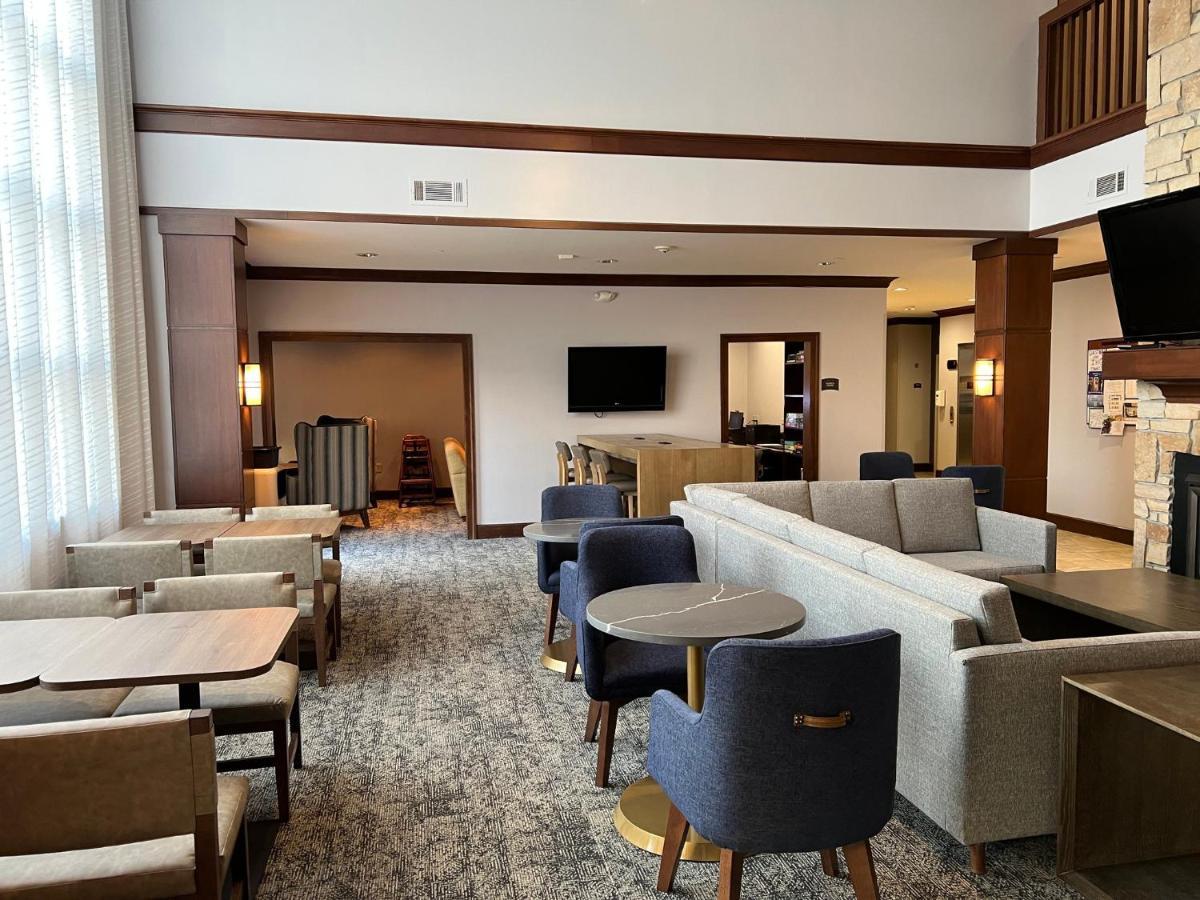 Staybridge Suites Milwaukee West-Oconomowoc By Ihg Exteriör bild