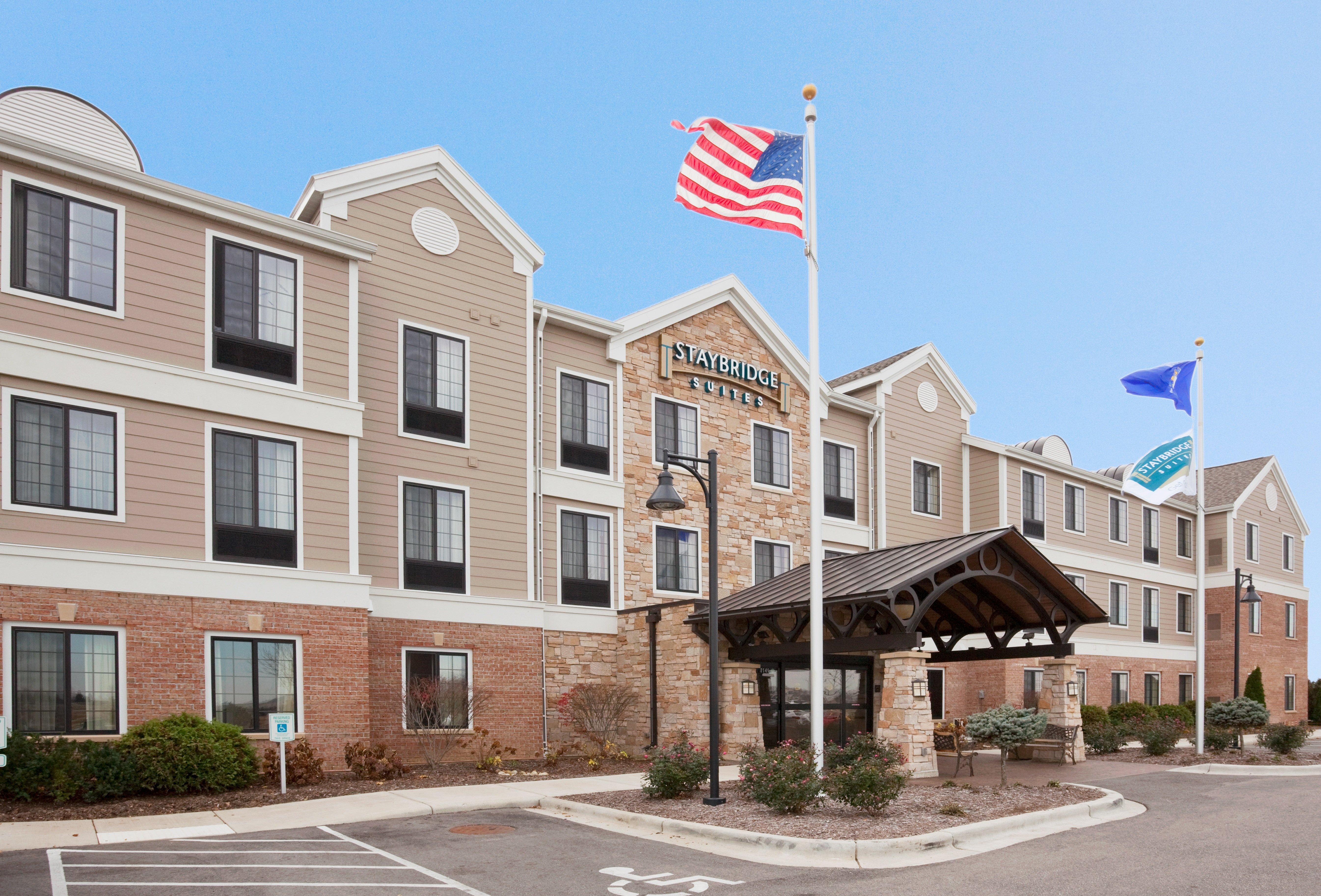 Staybridge Suites Milwaukee West-Oconomowoc By Ihg Exteriör bild