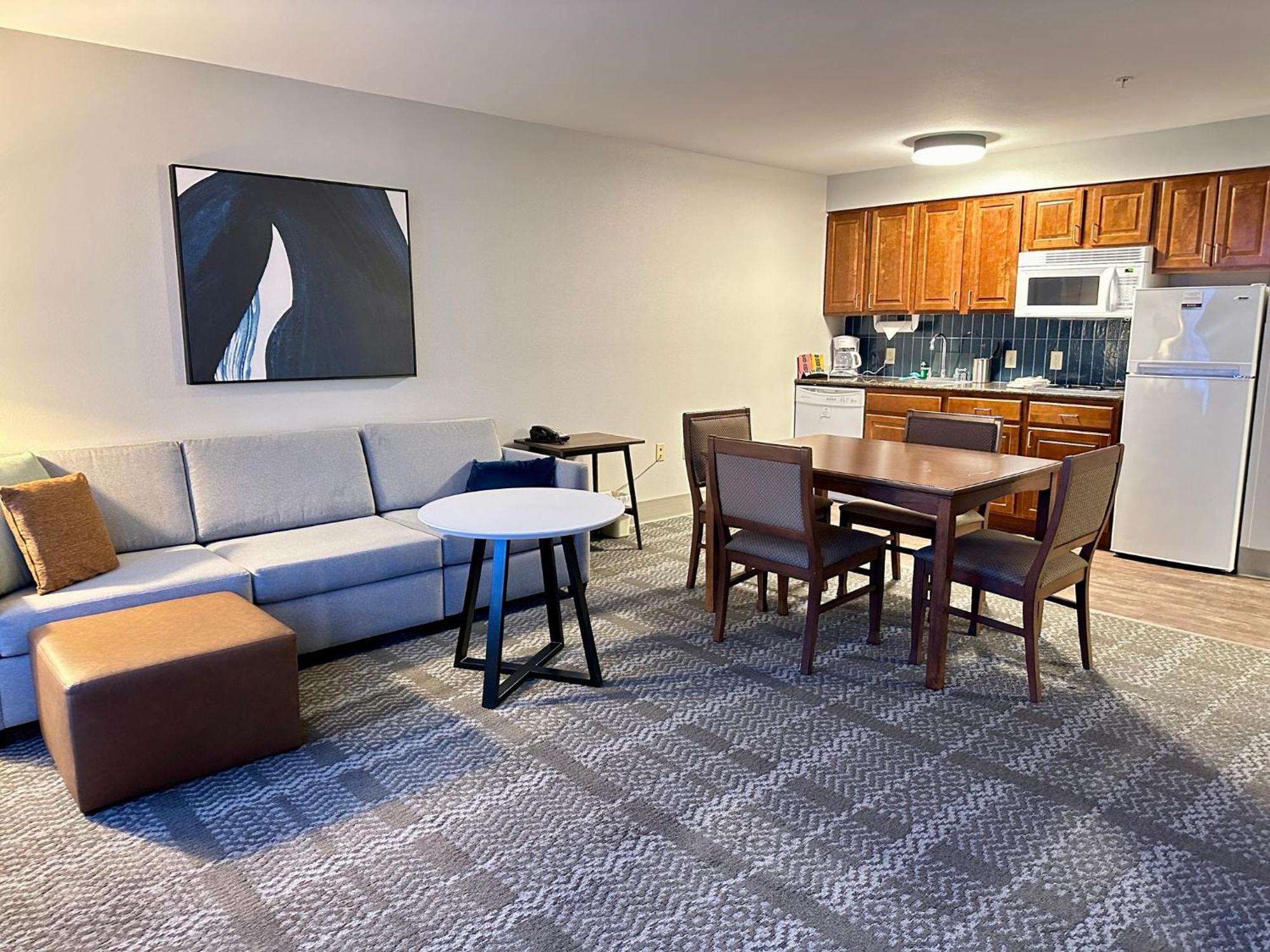 Staybridge Suites Milwaukee West-Oconomowoc By Ihg Exteriör bild
