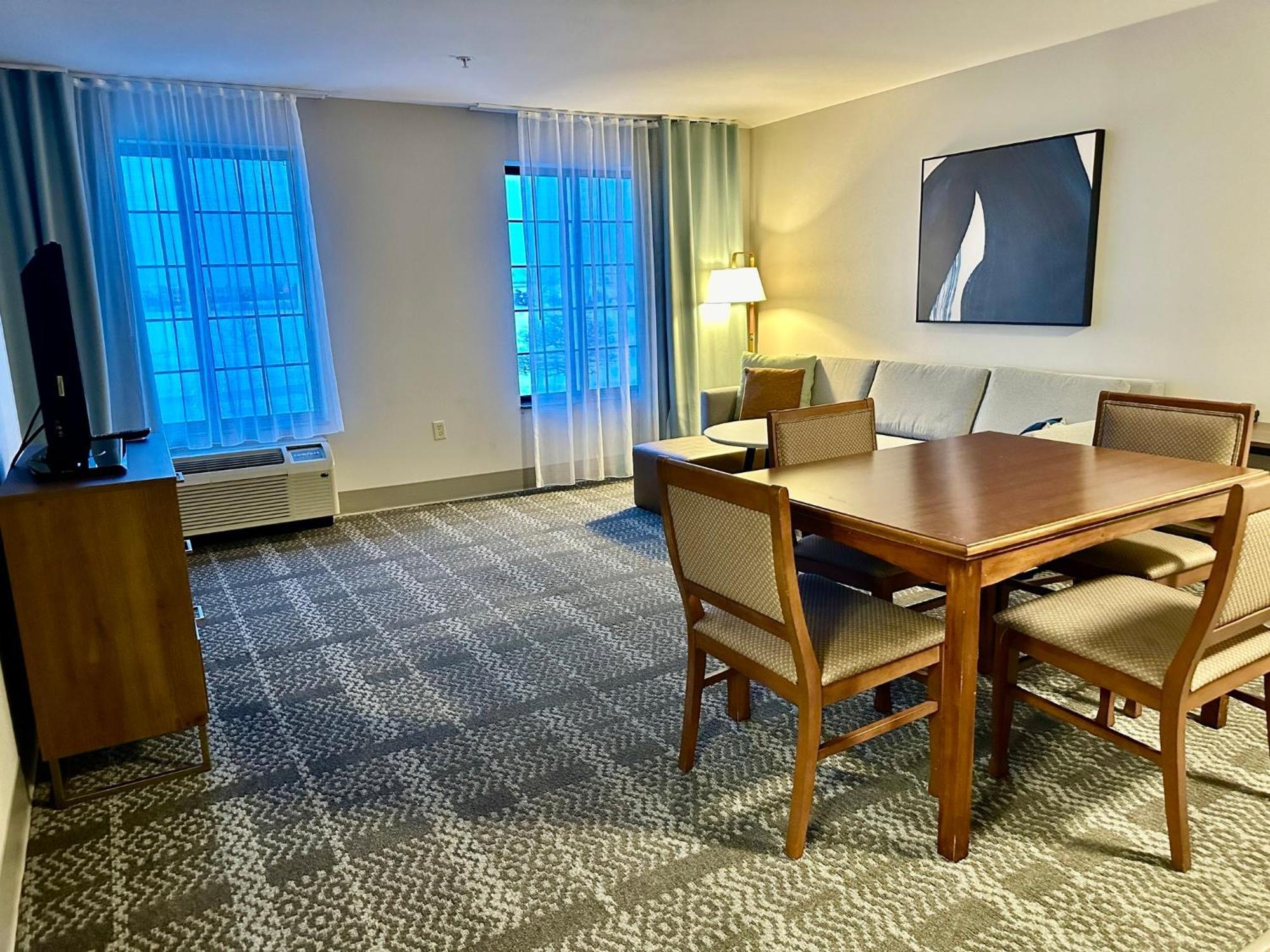 Staybridge Suites Milwaukee West-Oconomowoc By Ihg Exteriör bild