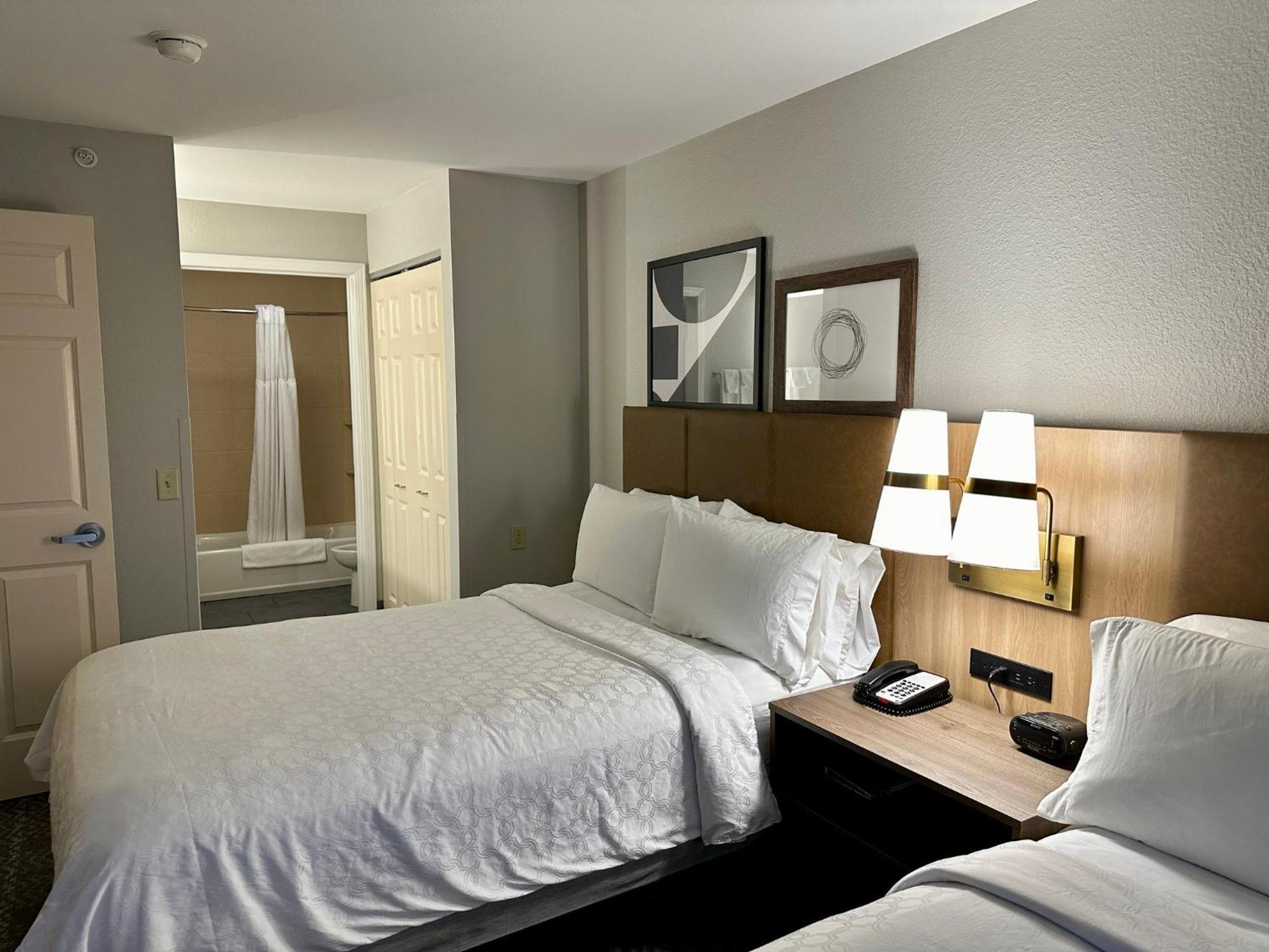 Staybridge Suites Milwaukee West-Oconomowoc By Ihg Exteriör bild