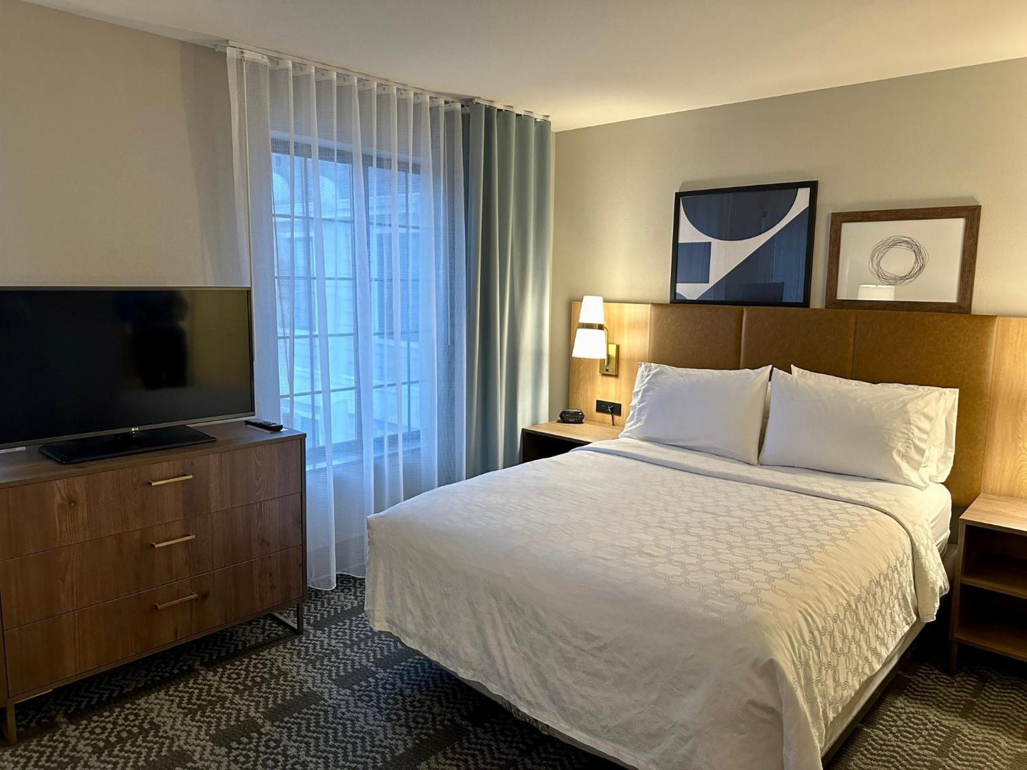 Staybridge Suites Milwaukee West-Oconomowoc By Ihg Exteriör bild