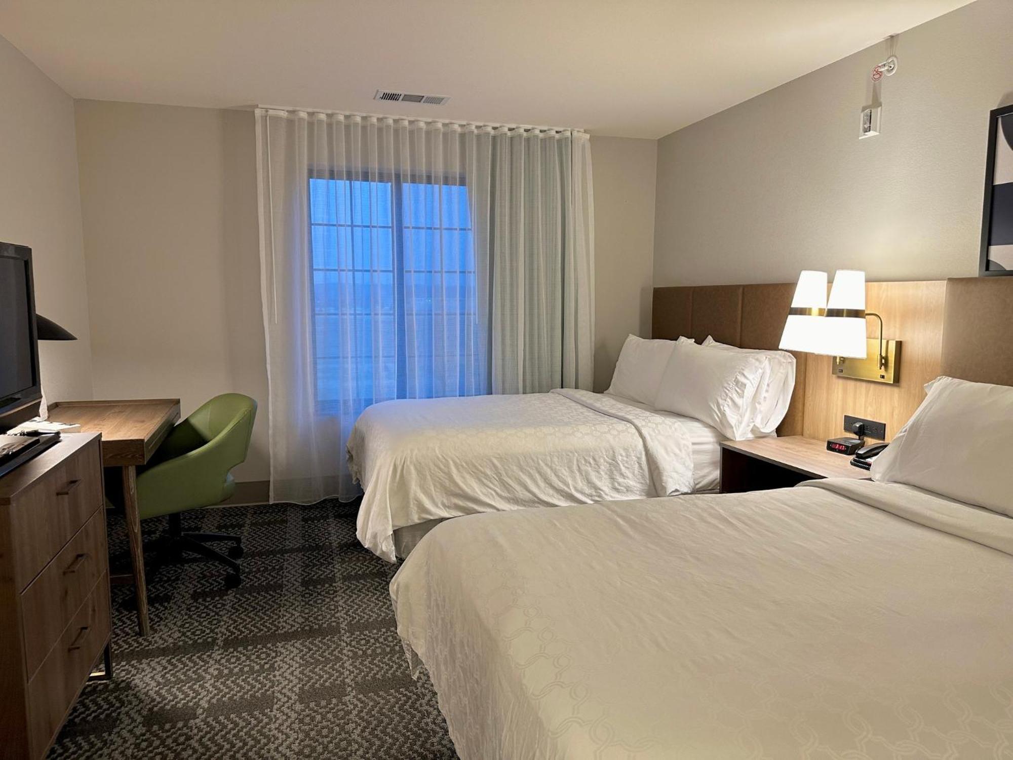 Staybridge Suites Milwaukee West-Oconomowoc By Ihg Exteriör bild