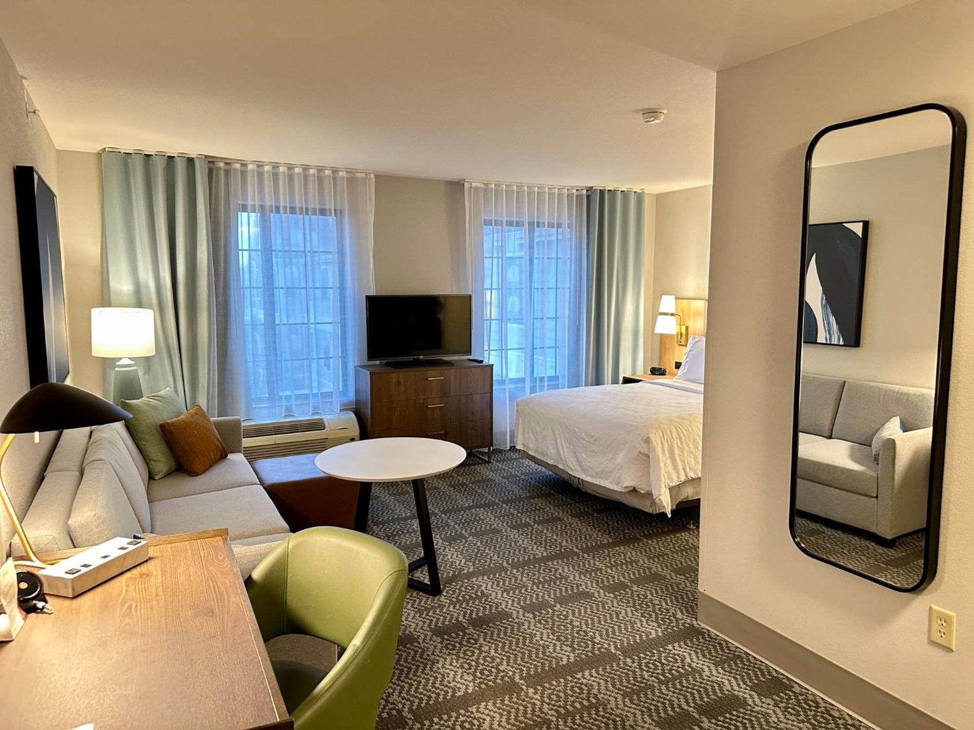 Staybridge Suites Milwaukee West-Oconomowoc By Ihg Exteriör bild