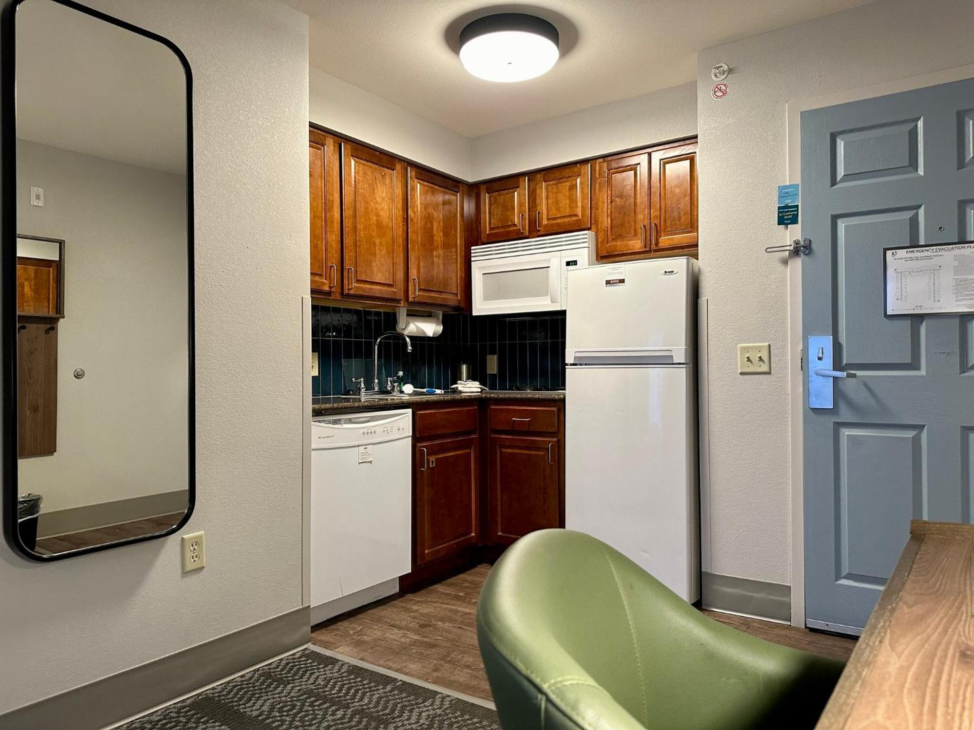 Staybridge Suites Milwaukee West-Oconomowoc By Ihg Exteriör bild
