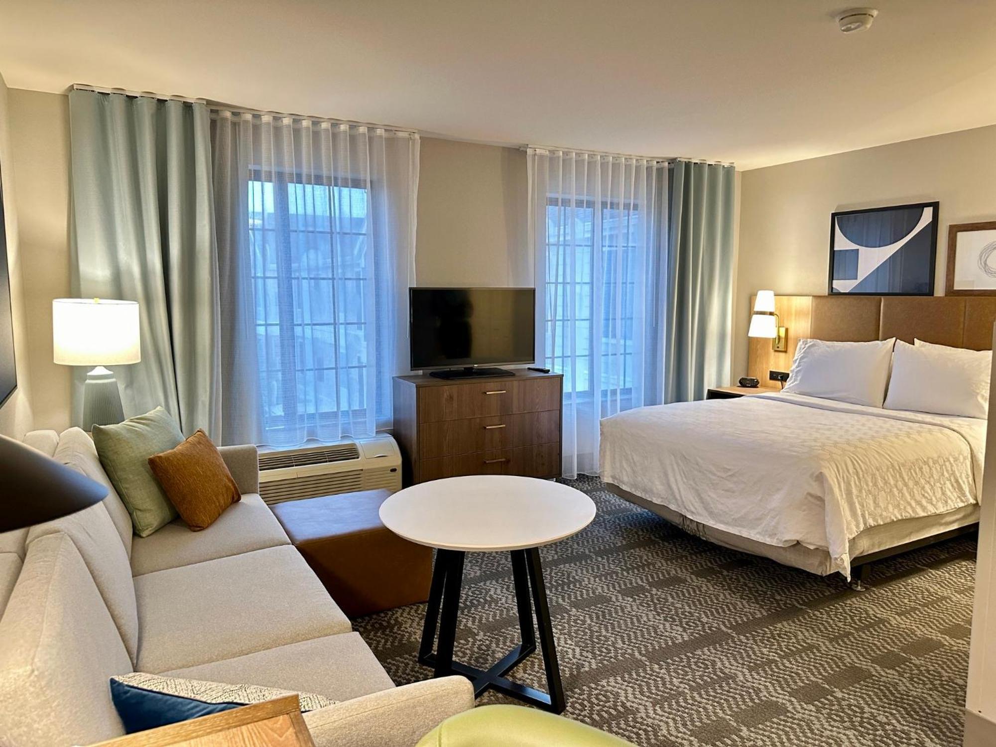 Staybridge Suites Milwaukee West-Oconomowoc By Ihg Exteriör bild
