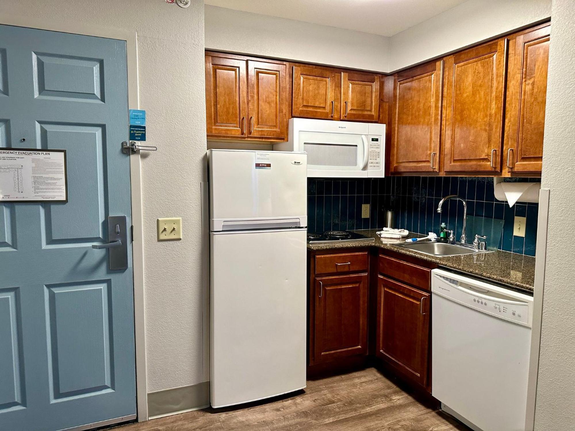 Staybridge Suites Milwaukee West-Oconomowoc By Ihg Exteriör bild