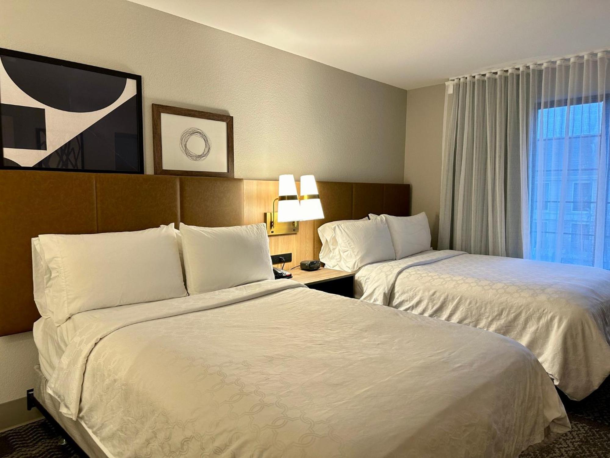 Staybridge Suites Milwaukee West-Oconomowoc By Ihg Exteriör bild