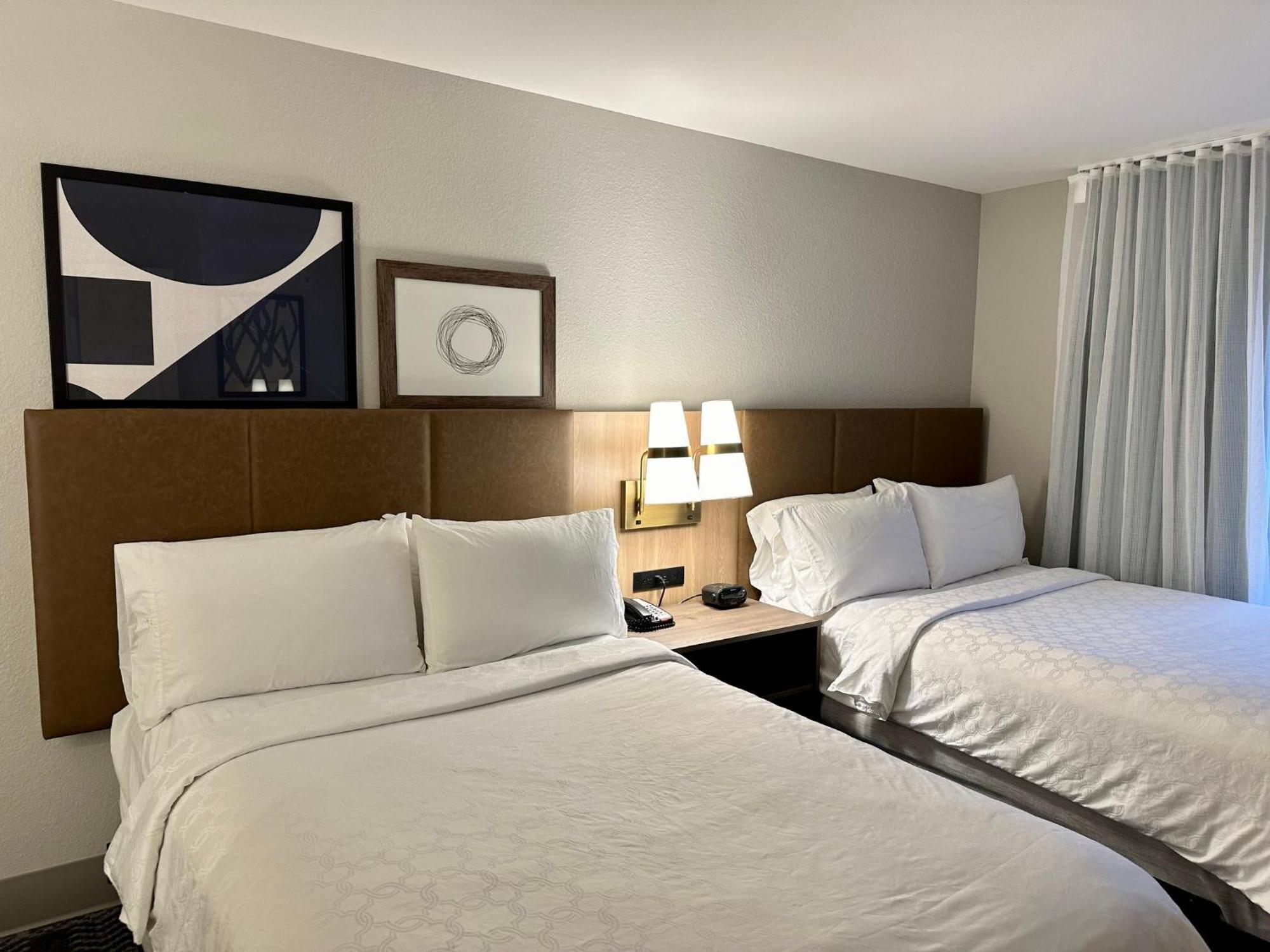 Staybridge Suites Milwaukee West-Oconomowoc By Ihg Exteriör bild