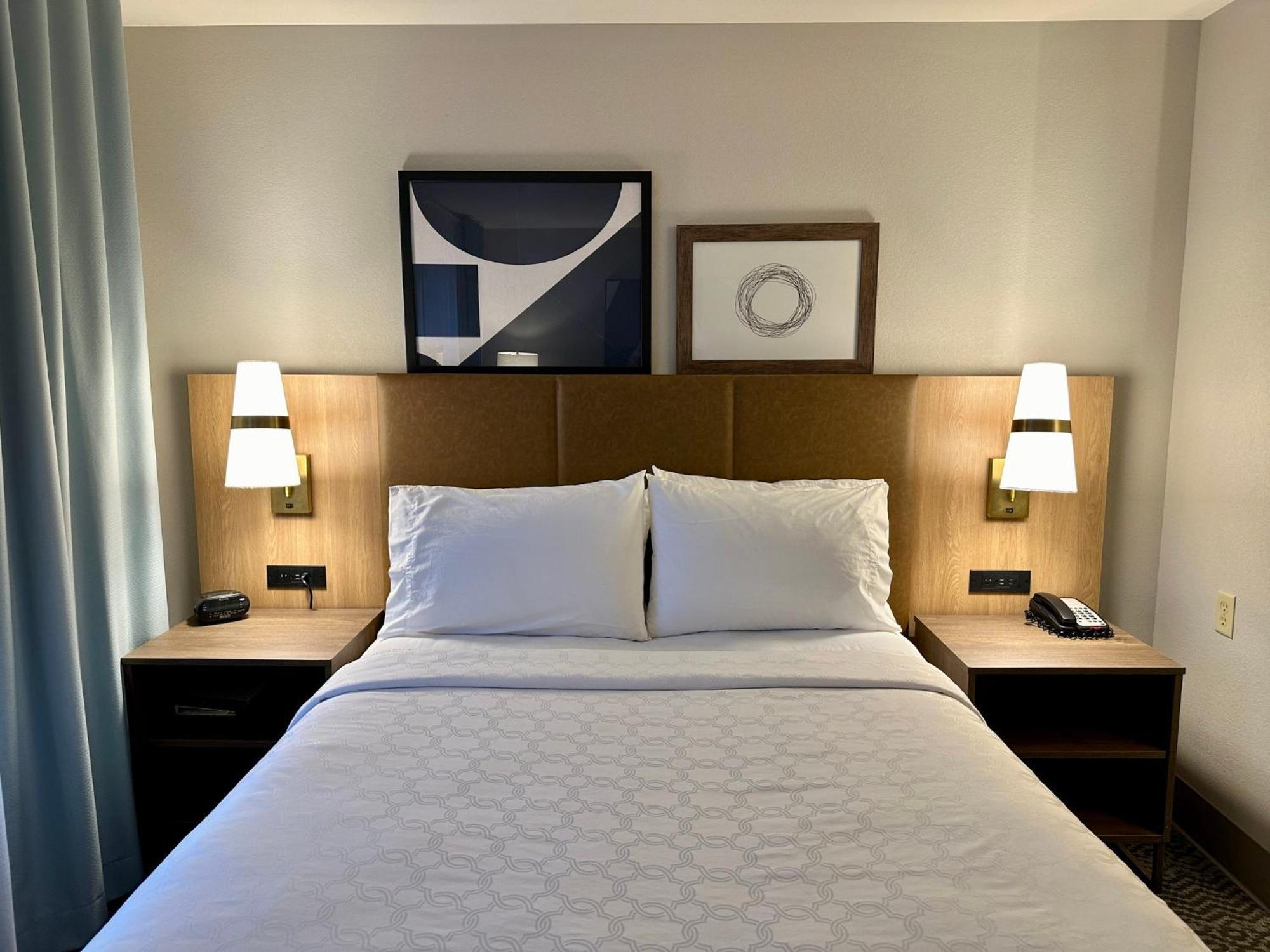 Staybridge Suites Milwaukee West-Oconomowoc By Ihg Exteriör bild