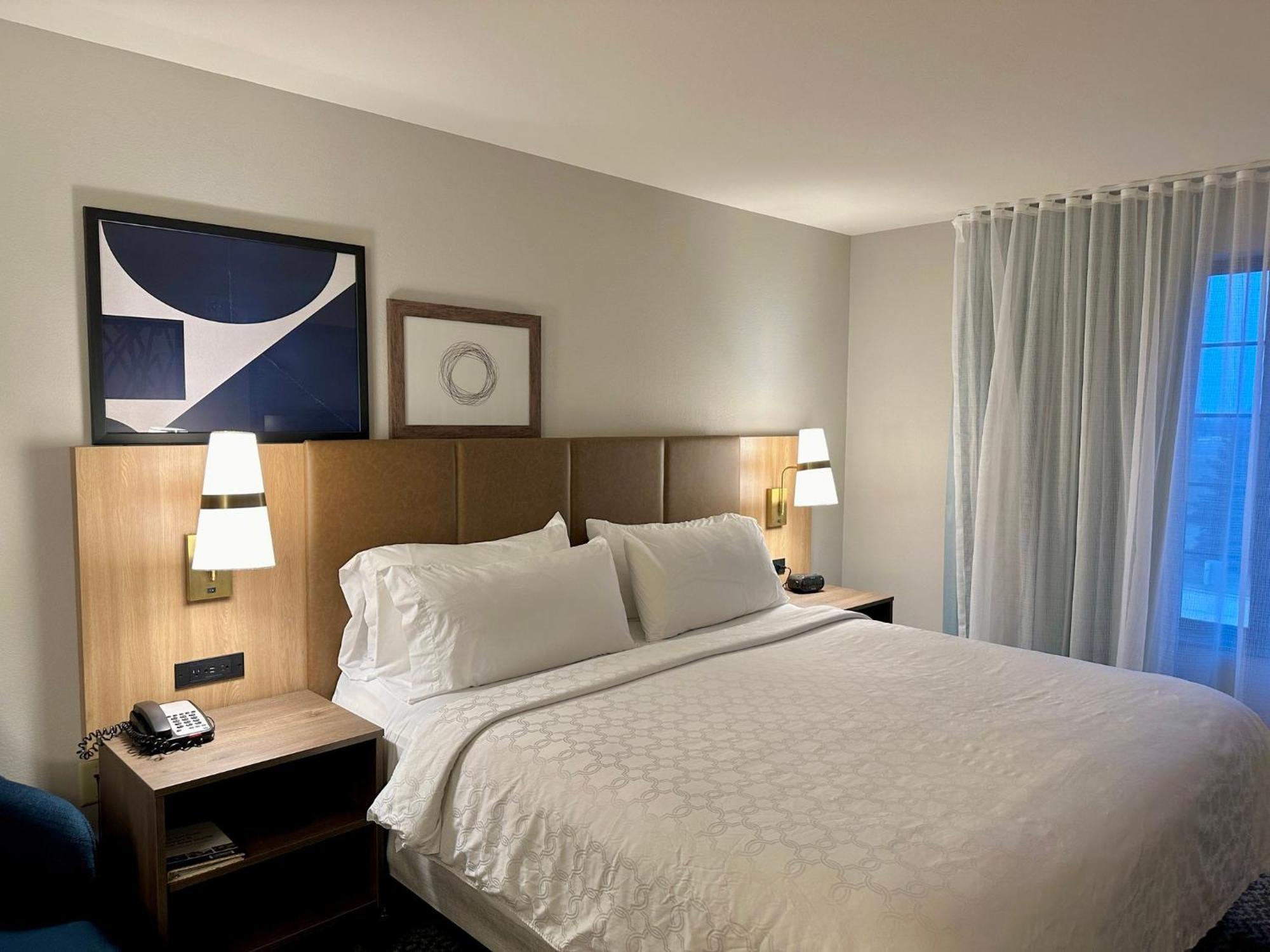 Staybridge Suites Milwaukee West-Oconomowoc By Ihg Exteriör bild