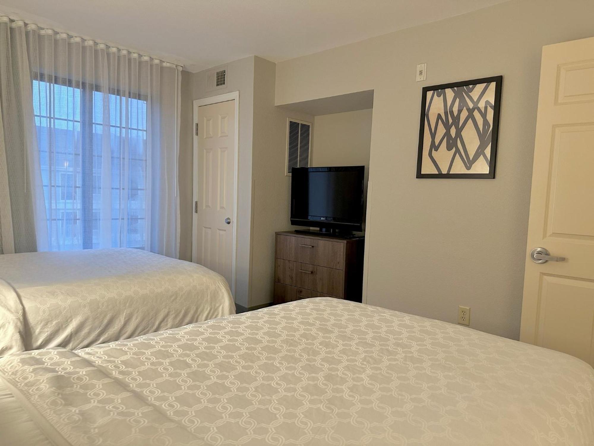 Staybridge Suites Milwaukee West-Oconomowoc By Ihg Exteriör bild