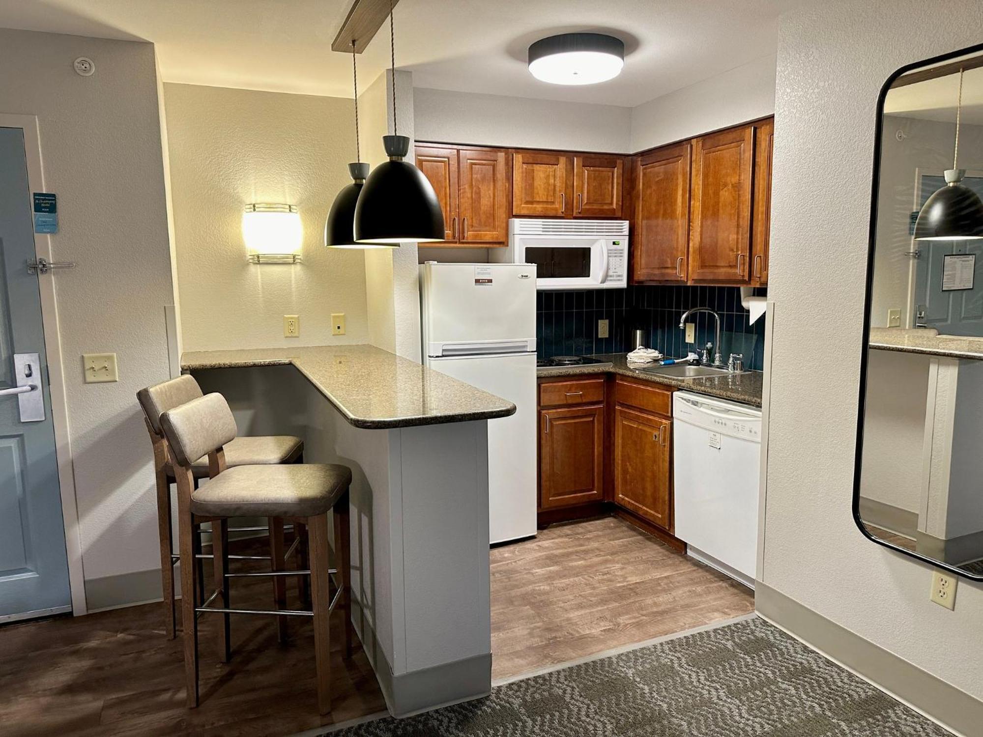 Staybridge Suites Milwaukee West-Oconomowoc By Ihg Exteriör bild