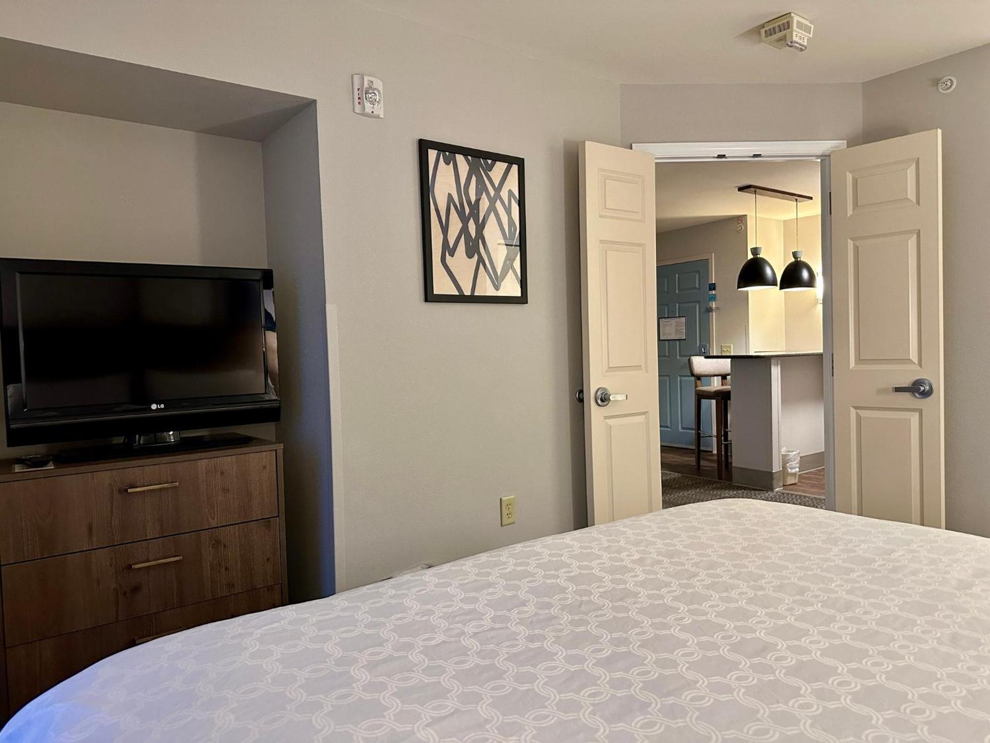 Staybridge Suites Milwaukee West-Oconomowoc By Ihg Exteriör bild