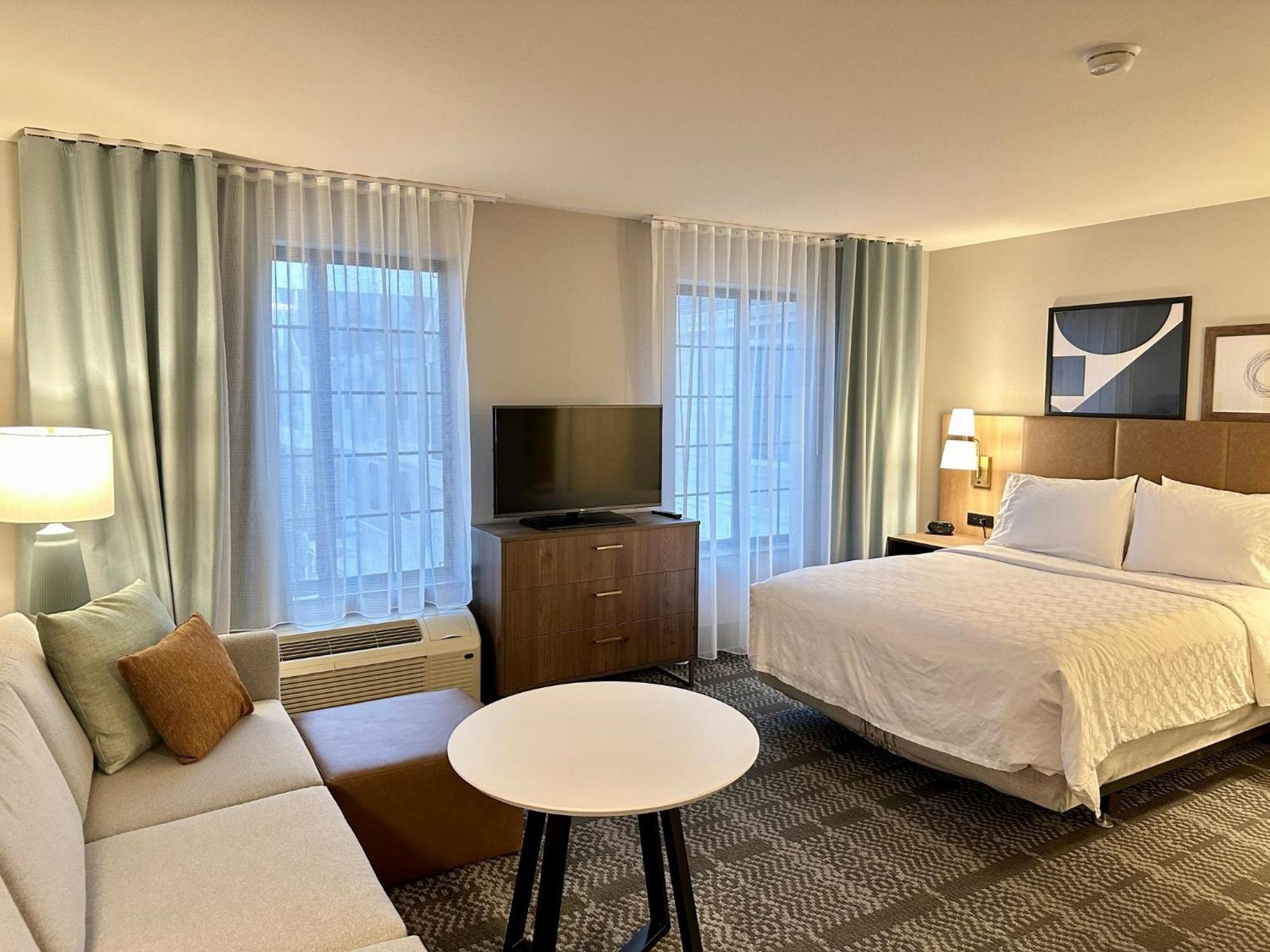 Staybridge Suites Milwaukee West-Oconomowoc By Ihg Exteriör bild