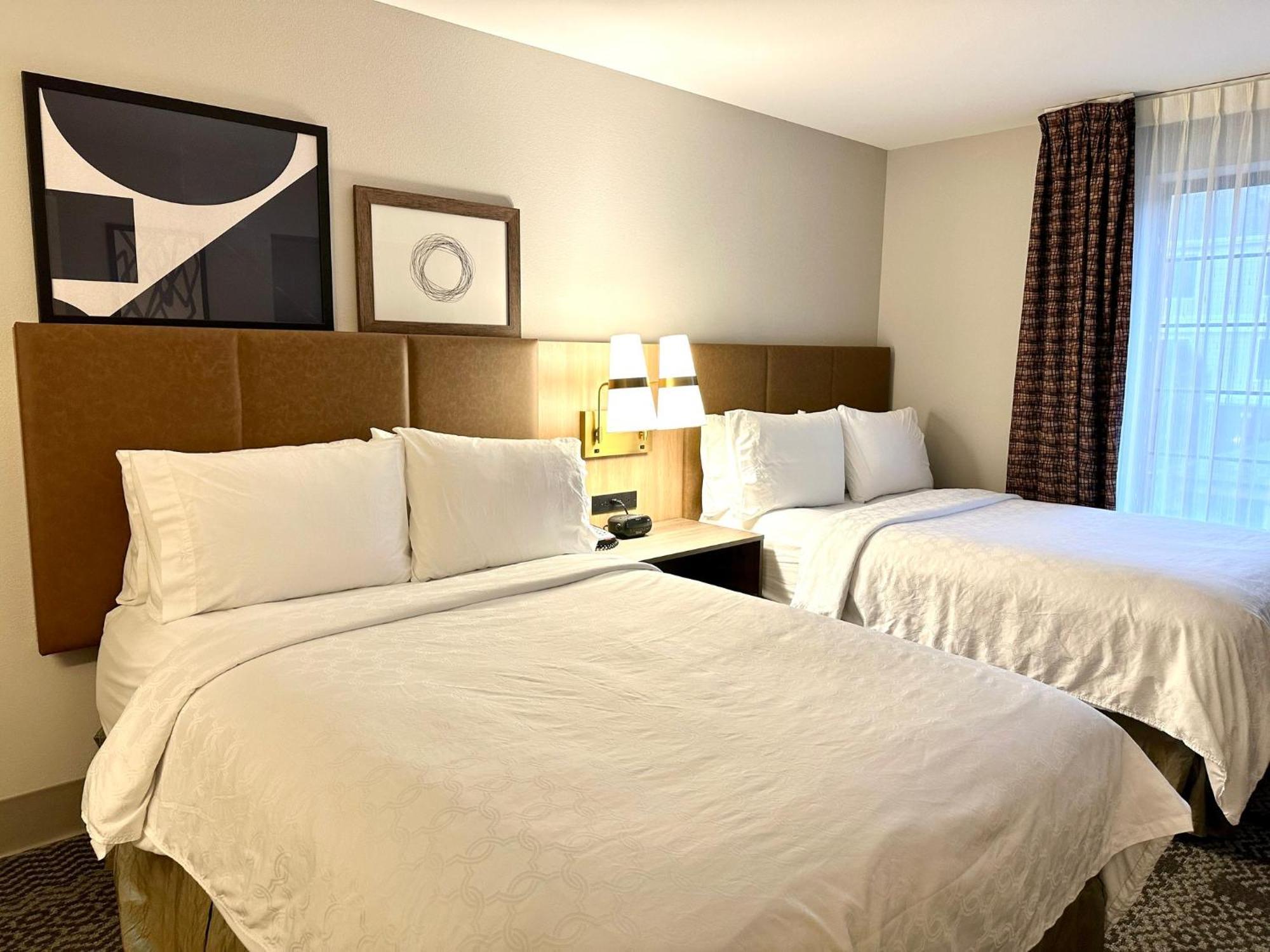 Staybridge Suites Milwaukee West-Oconomowoc By Ihg Exteriör bild