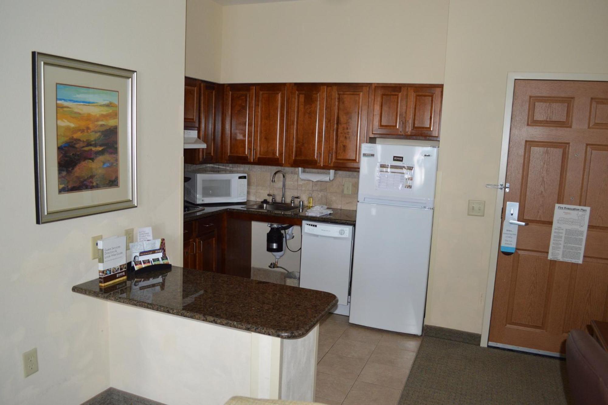 Staybridge Suites Milwaukee West-Oconomowoc By Ihg Exteriör bild