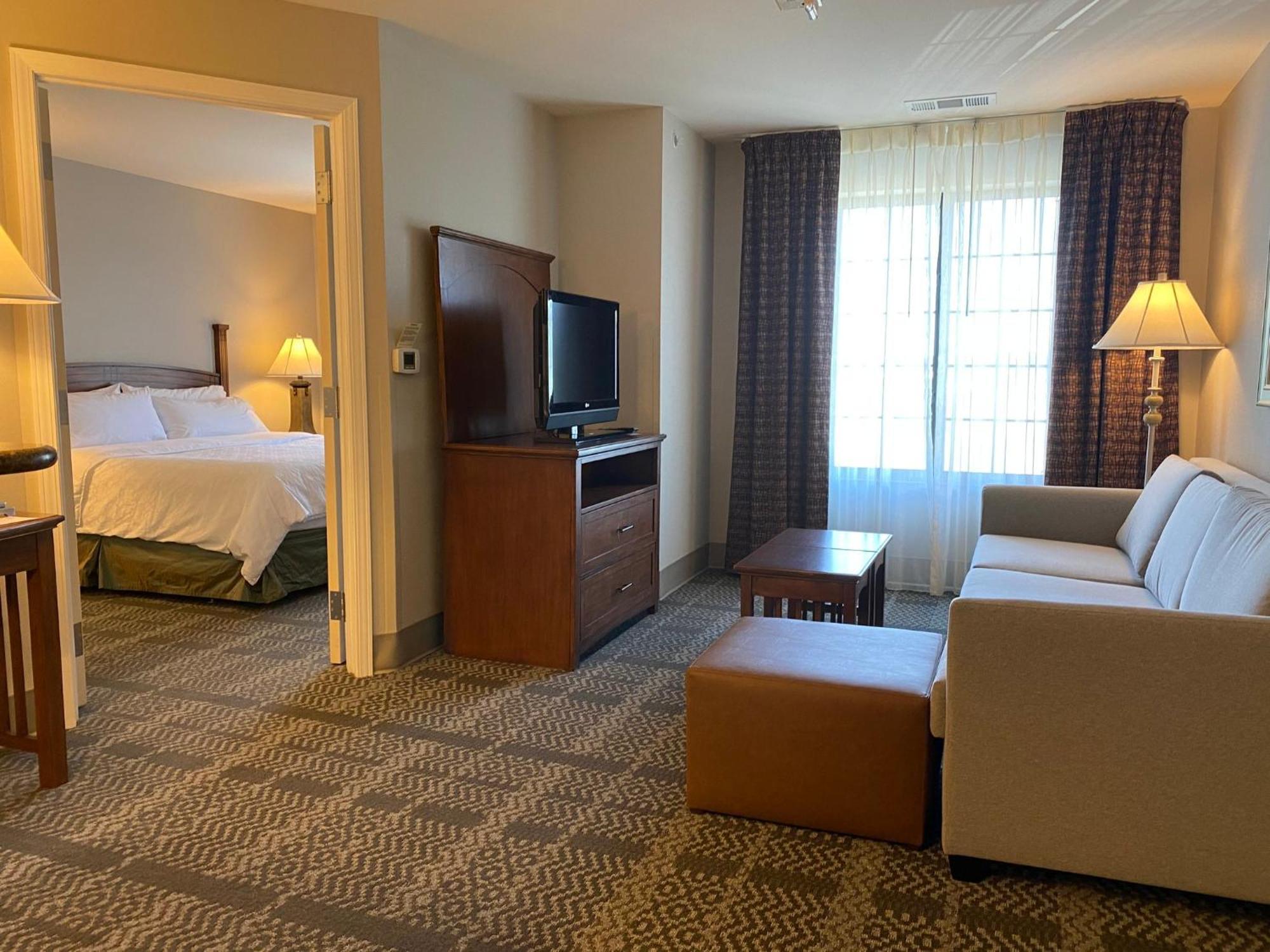 Staybridge Suites Milwaukee West-Oconomowoc By Ihg Exteriör bild