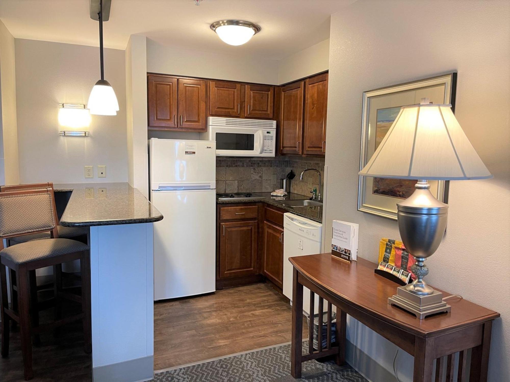 Staybridge Suites Milwaukee West-Oconomowoc By Ihg Exteriör bild