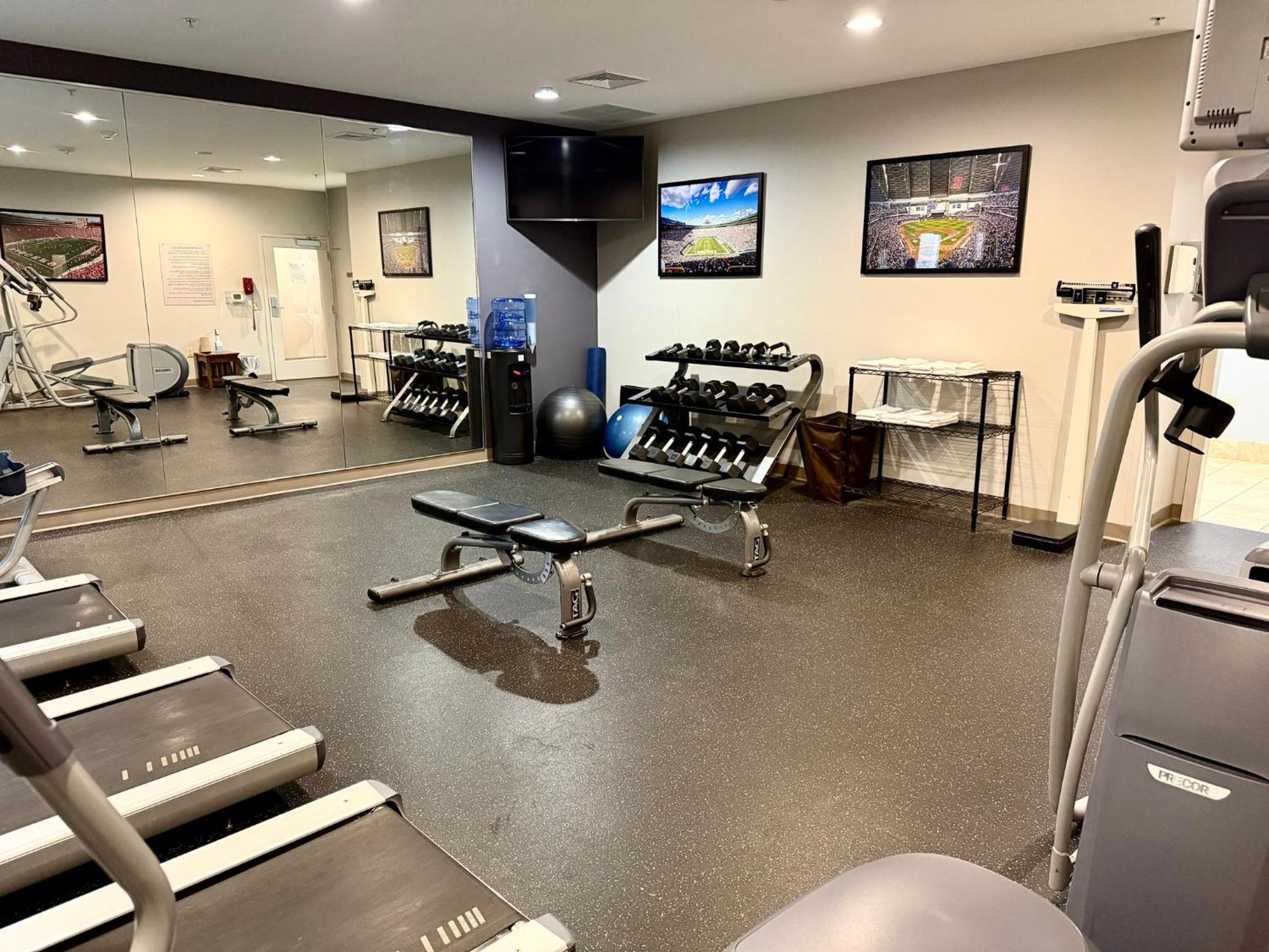 Staybridge Suites Milwaukee West-Oconomowoc By Ihg Exteriör bild