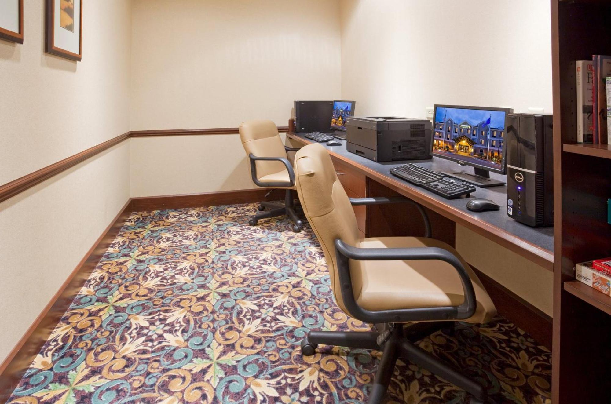 Staybridge Suites Milwaukee West-Oconomowoc By Ihg Exteriör bild